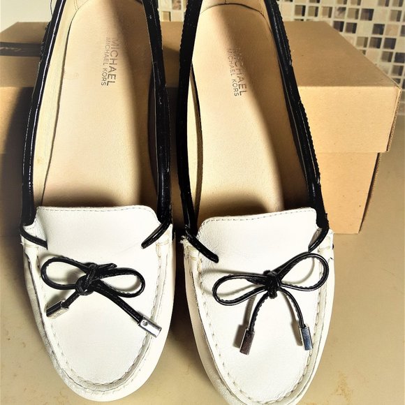 Michael KORS  black / white leather  moccasin - Picture 3 of 13